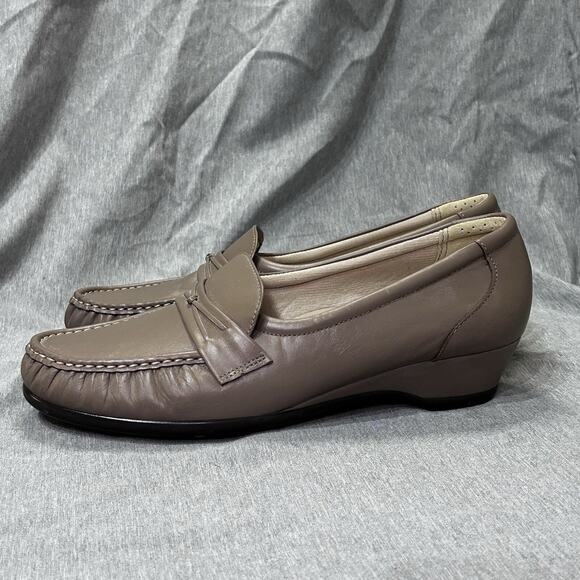 SAS Easier Loafers Clogs Shoes Womens Size 9.5 M Beige Leather Slip On Comfort - Picture 8 of 16